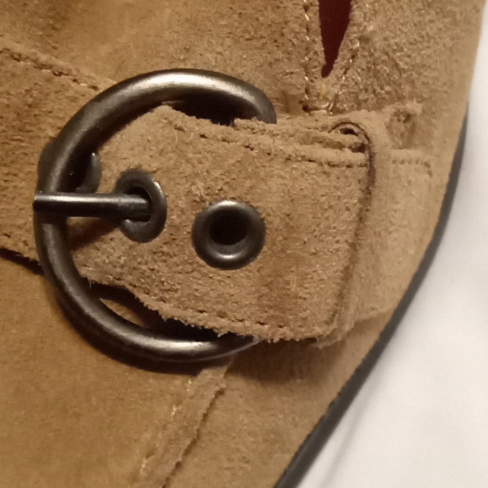 Me Too Shoes โค๏ธ - Picture 3 of 5